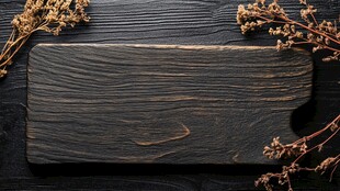 黑色木板配干枯植物摆件