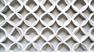 几何白色镂空墙面装饰