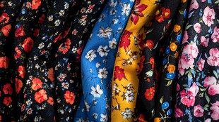 多彩花卉印花布料展示