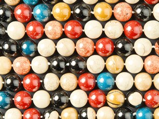 多彩串珠排列展示