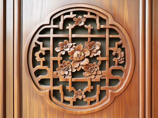 中式木雕花纹门窗特写