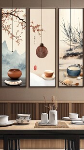 中式茶室挂画与雅致茶具