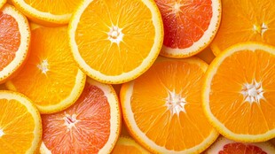 橙与西柚切片的缤纷组合