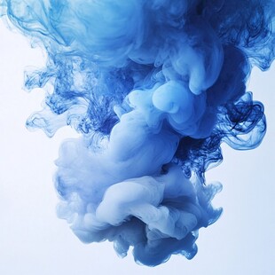 蓝色墨水在水中的梦幻扩散