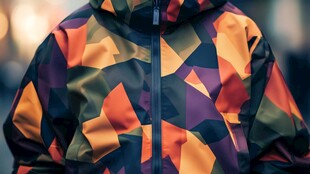 多彩几何图案户外冲锋衣