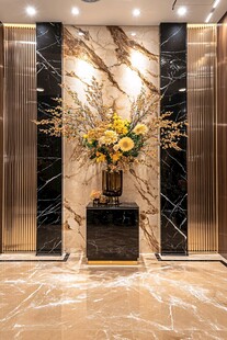 豪华大厅的精致插花装饰