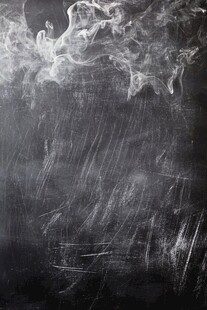 黑板上的袅袅白烟