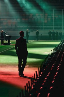 舞台上的孤独身影