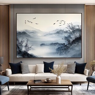 中式客厅里的山水挂画