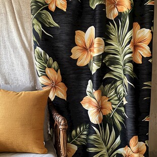 热带花卉图案窗帘与抱枕