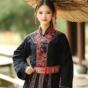 古典佳人撑伞展东方韵味