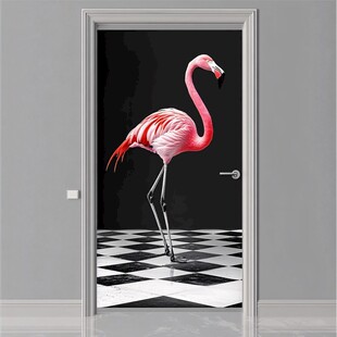 火烈鸟立于黑白格纹之门