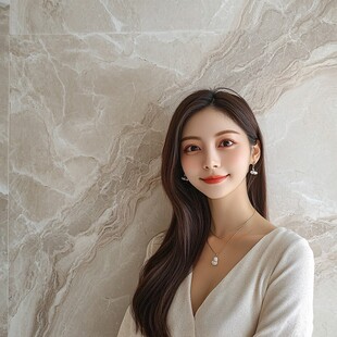 优雅长发女子的魅力瞬间