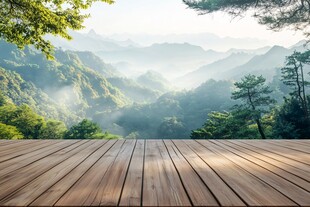 林间木台望山峦美景