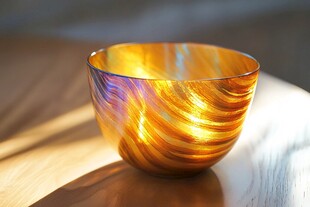 炫彩琉璃碗 光影下的艺术