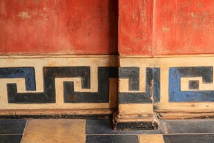 红墙古韵饰纹细节特写