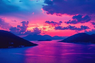 梦幻晚霞下的山海风光