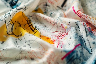 抽象手绘风多彩印花布料