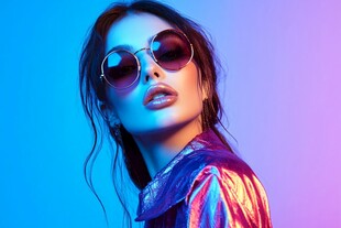 时尚酷感墨镜女郎