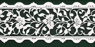 白色花卉镂空花边装饰