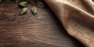 麻布搭木桌 绿叶添自然韵