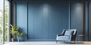 蓝色墙面旁的舒适单人沙发