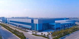 现代蓝色工业厂房全景