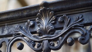 铁艺栏杆精美雕花细节