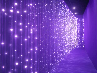 梦幻紫色星空灯光走廊
