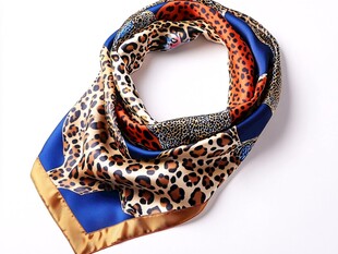 豹纹时尚丝巾尽显个性魅力