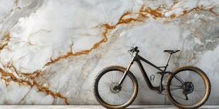 大理石前的酷炫山地自行车