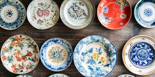 多彩中式传统花纹瓷盘展示