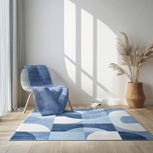 简约室内的蓝白几何风地毯