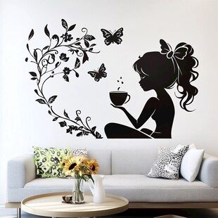 女孩与蝶的温馨茶饮时光