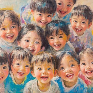 孩子们灿烂笑容的温馨画面