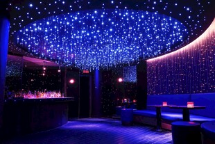 梦幻星空主题酒吧空间