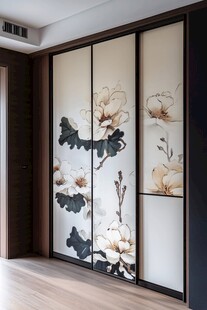 中式花卉图案的雅致衣柜