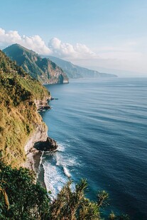 山海相依的壮丽海岸线