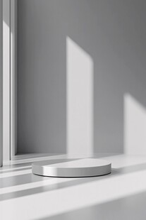 简约室内白色圆形展示台