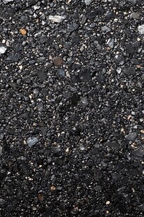 黑色碎石路面纹理特写