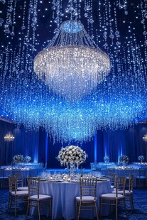 梦幻蓝调水晶吊灯宴会场景