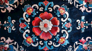 精美传统刺绣花卉图案