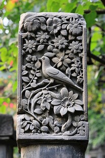 花鸟石雕柱 古朴艺术韵味