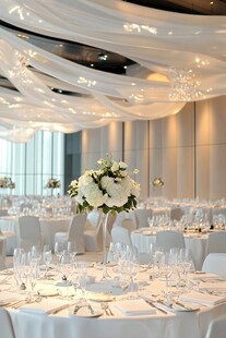 优雅白色系婚礼宴会场景