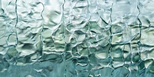 蓝绿色纹理玻璃表面特写