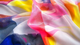 五彩斑斓飘逸纱质面料