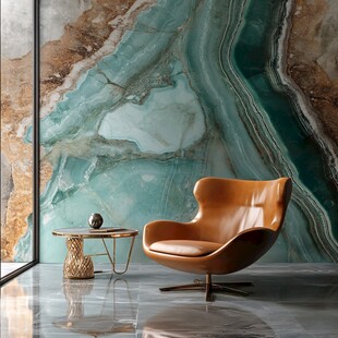 奢华大理石墙前的舒适座椅