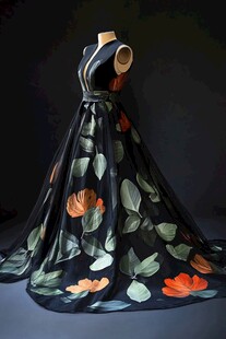 花卉印花黑色拖地晚礼服