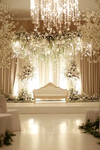 浪漫白色系婚礼场地布置
