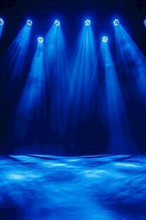 蓝色舞台灯光营造梦幻氛围